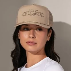 Chicago Trucker Hat -Uncommon James H09A CHICAGOTRUCKHAT BEIGE 1