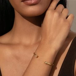 Uniform Bracelet -Uncommon James J13B UNIFORMBRACE GOLD M 1